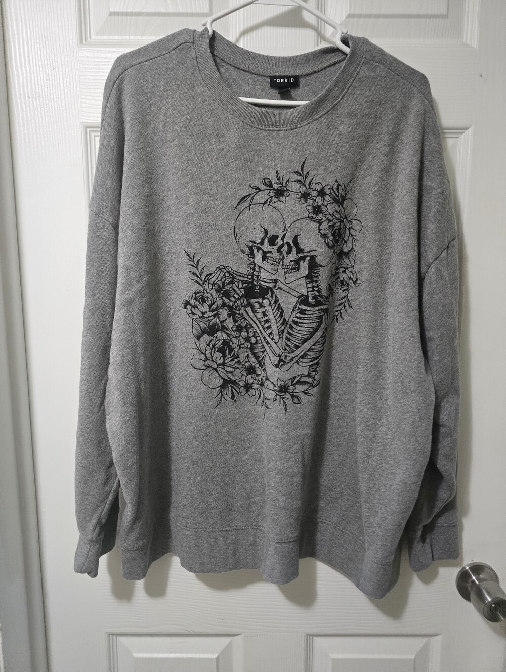 torrid Gray Sweatshirt with Black Skeleton Floral Graphic Sz 1